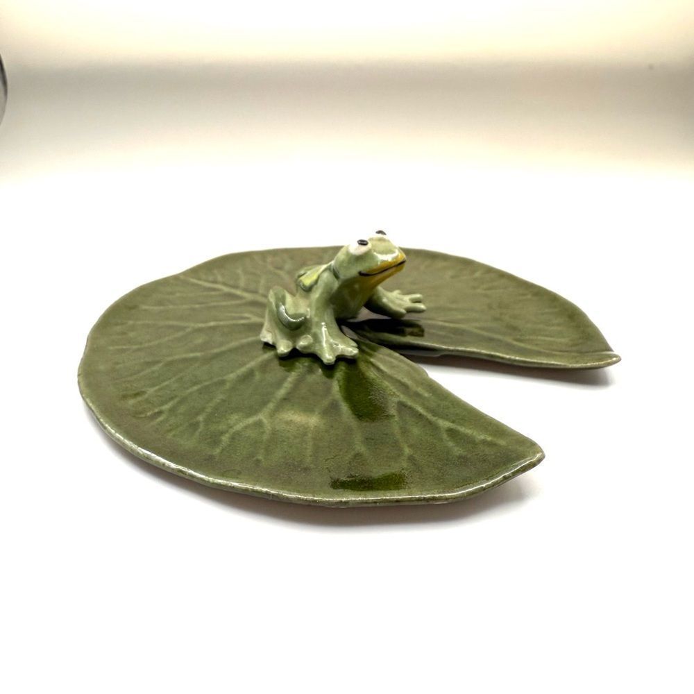 Hagen-Renaker Lilypads Vintage With A Frog Mini Figurines